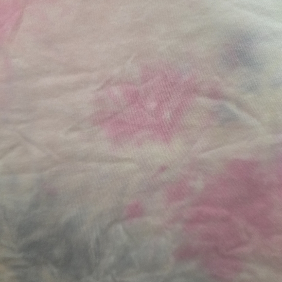 ⭐️40% Off⭐️ Old Navy The Easy Tee Tie Dye T-shirt with Dream Land Graphic - Picture 10 of 10
